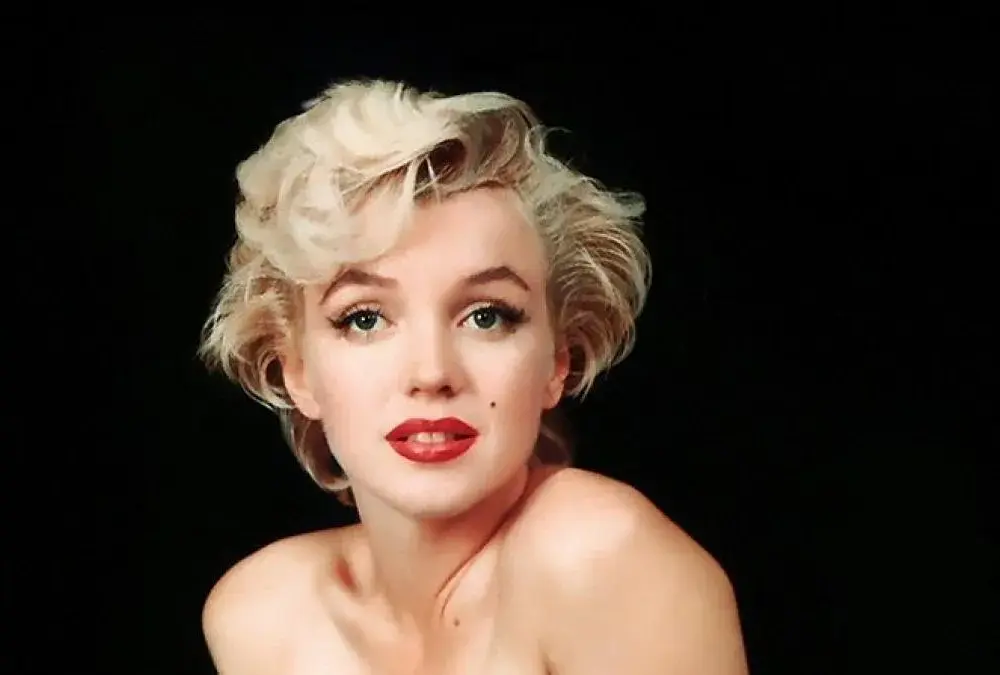 Jak zrobić fryzurę Marilyn Monroe w domu: 6 prostych kroków do sukcesu