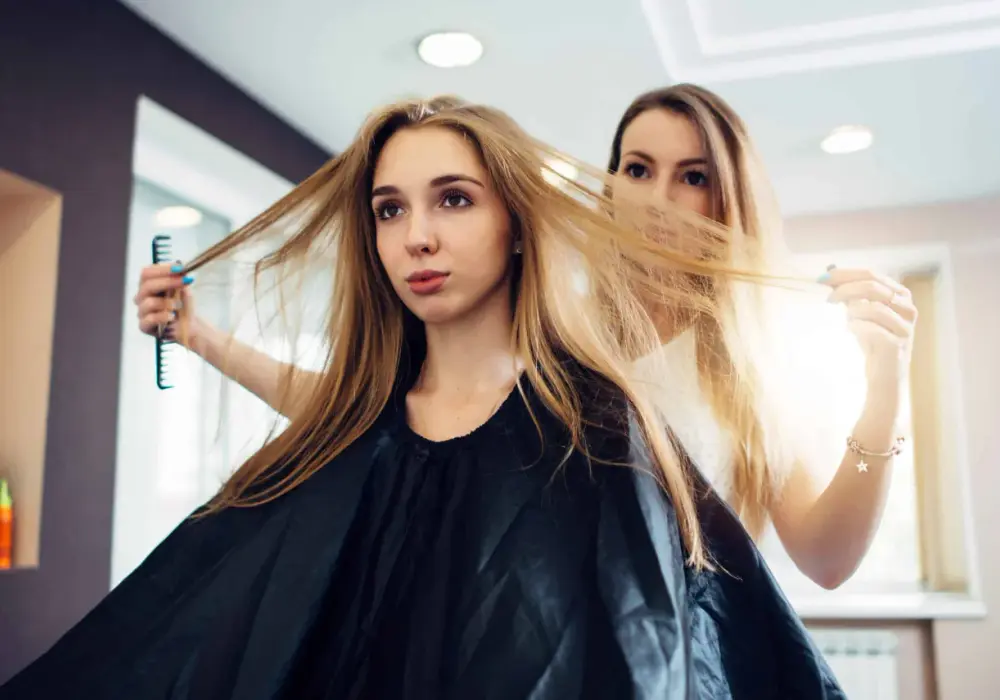 Który fryzjer na Złotych Tarasach strzyże najlepiej? Nasz Top salonów