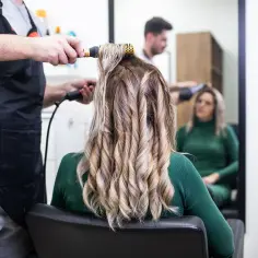 Najlepsze promocje w salonach fryzjerskich: jak znaleźć okazje na zabiegi