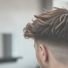 Blond włosy u mężczyzn? Modne i stylowe fryzury, które musisz znać!