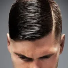 Fryzura męska z przedziałkiem na środku! Najmodniejszy look sezonu