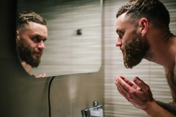 Brodacz z klasą – jak stylizować brodę i wyglądać świetnie każdego dnia?